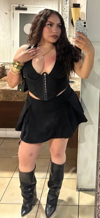 Ajanae reigns supreme leaked private photo uncensored HD quality