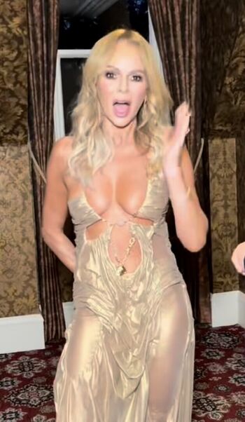 Amanda holden  page leaked private photo uncensored HD quality