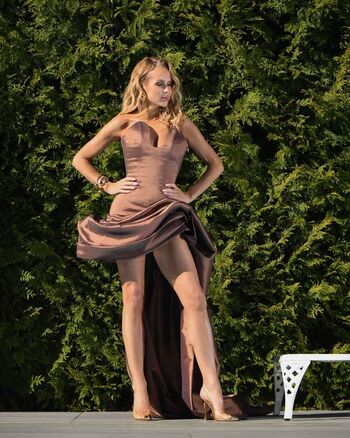 Amanda holden  page leaked private photo uncensored HD quality
