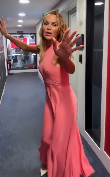 Amanda holden  page leaked private photo uncensored HD quality