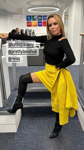 Amanda holden  page leaked private photo uncensored HD quality
