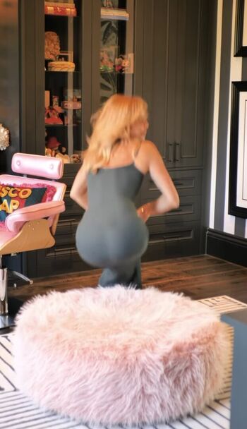 Amanda holden  page leaked private photo uncensored HD quality