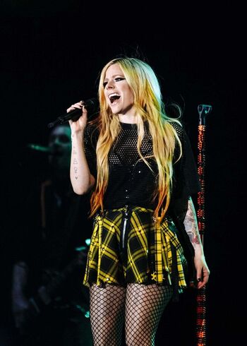 Avril lavigne leaked private photo uncensored HD quality