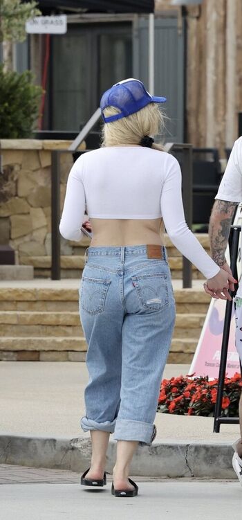 Avril lavigne leaked private photo uncensored HD quality