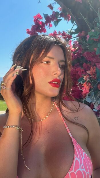 Bella thorne  page leaked private photo uncensored HD quality