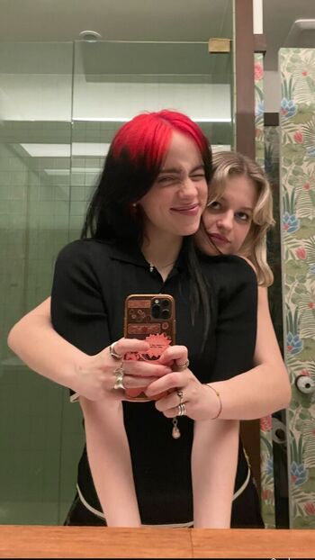 Billie eilish  page leaked private photo uncensored HD quality