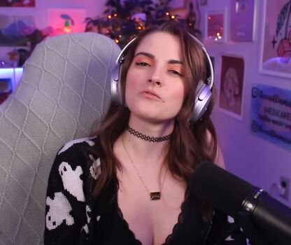 Caitlin marie reacts page leaked private photo uncensored HD quality