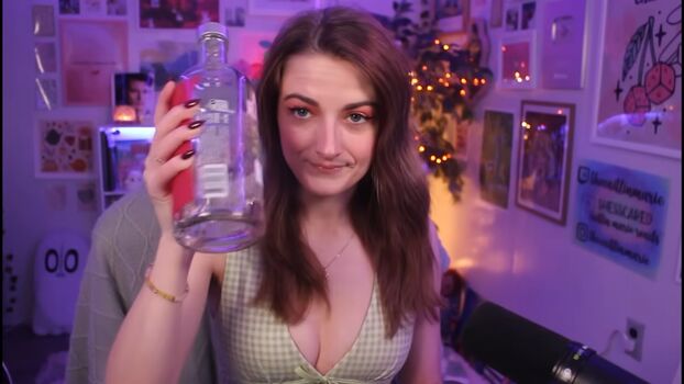 Caitlin marie reacts page leaked private photo uncensored HD quality