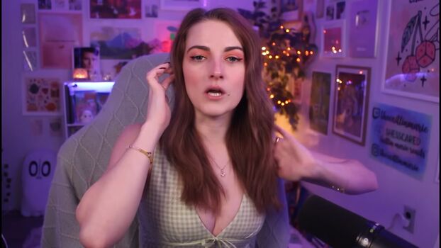 Caitlin marie reacts page leaked private photo uncensored HD quality