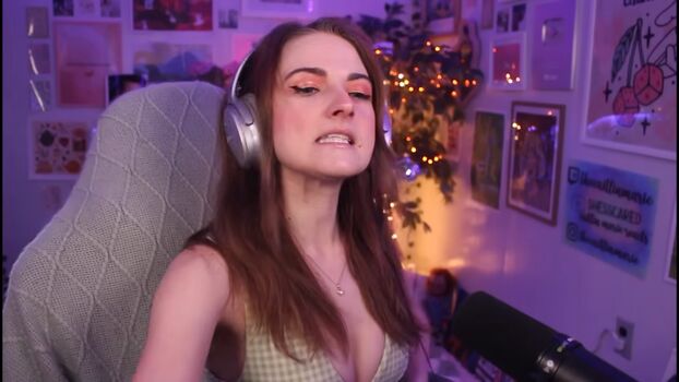 Caitlin marie reacts page leaked private photo uncensored HD quality