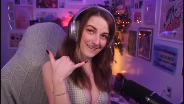 Caitlin marie reacts page leaked private photo uncensored HD quality