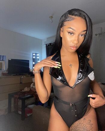 Canellemodele leaked private photo uncensored HD quality