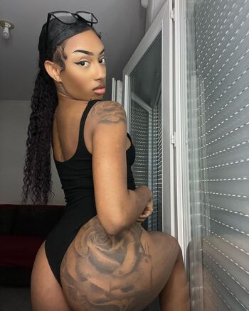 Canellemodele leaked private photo uncensored HD quality