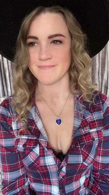 Courtney pose page leaked private photo uncensored HD quality