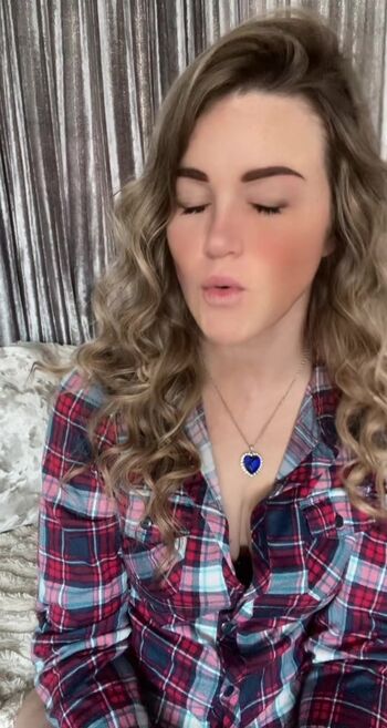 Courtney pose page leaked private photo uncensored HD quality