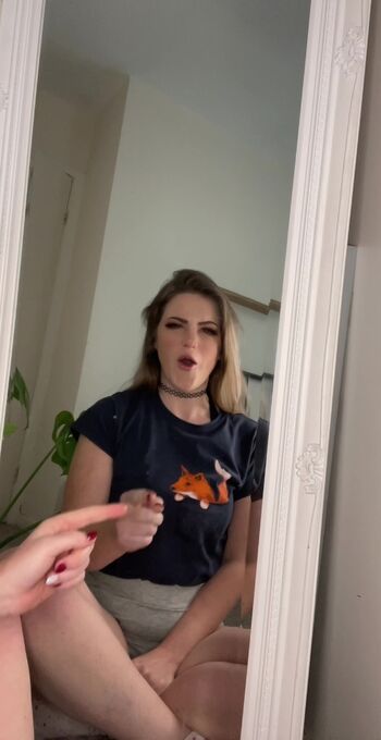 Courtney pose page leaked private photo uncensored HD quality