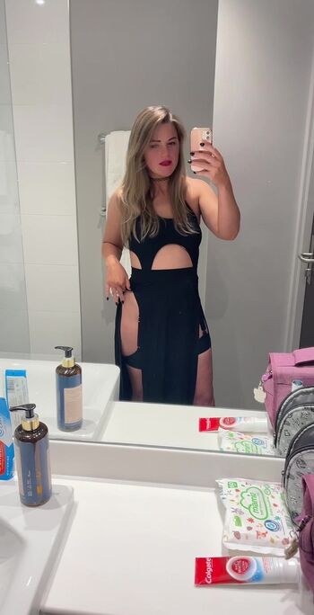 Courtney pose page leaked private photo uncensored HD quality