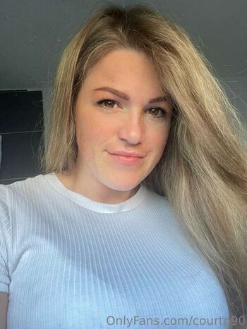 Courtney pose leaked private photo uncensored HD quality