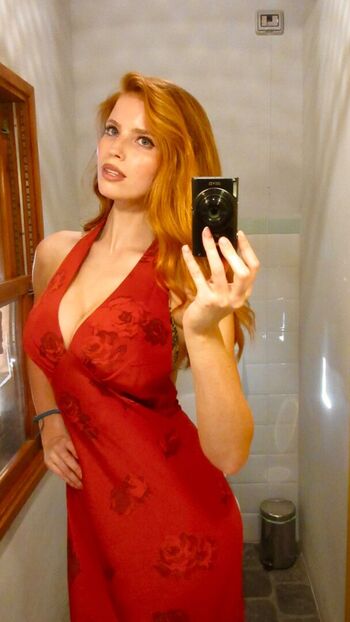 Emily deyt aysage leaked private photo uncensored HD quality