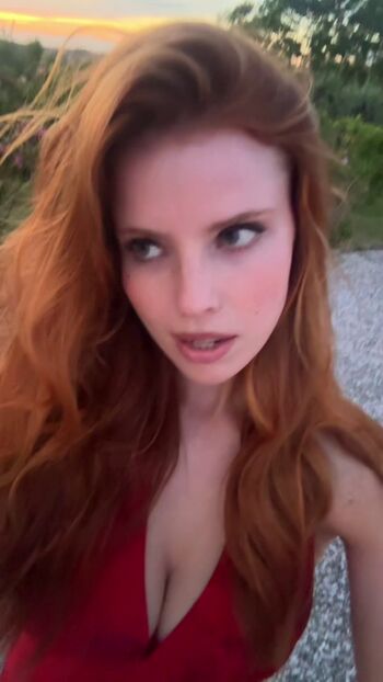 Emily deyt aysage leaked private photo uncensored HD quality