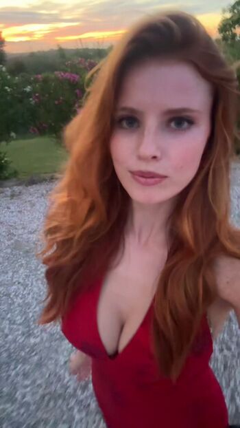 Emily deyt aysage leaked private photo uncensored HD quality