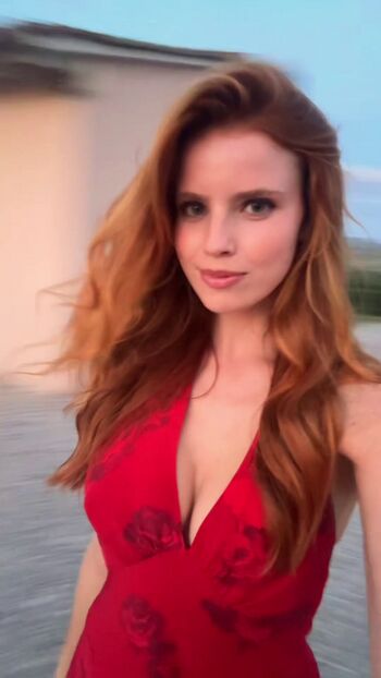 Emily deyt aysage leaked private photo uncensored HD quality