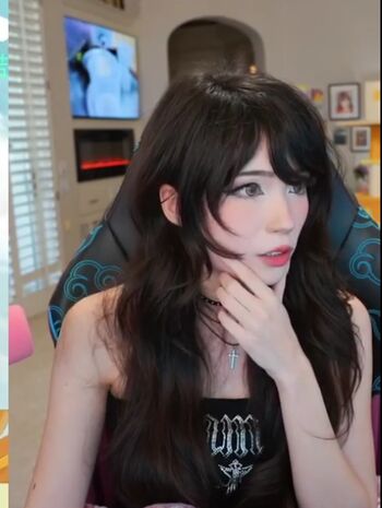 Emiru  page leaked private photo uncensored HD quality