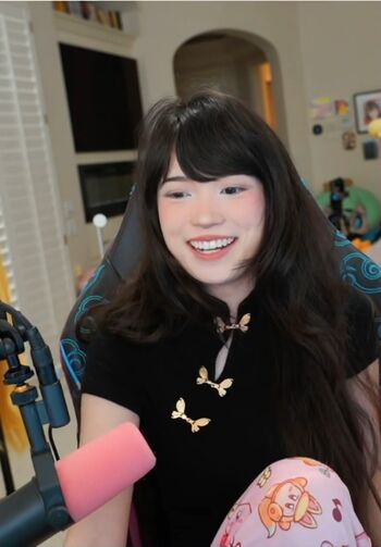 Emiru  page leaked private photo uncensored HD quality