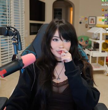 Emiru  page leaked private photo uncensored HD quality