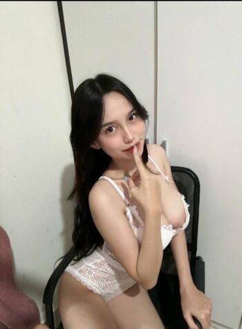Emmavllryn page leaked private photo uncensored HD quality