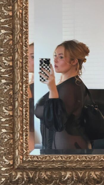 Erinmhk page leaked private photo uncensored HD quality