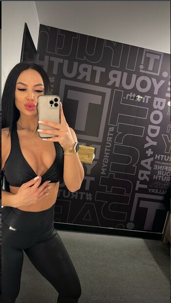 Fitbaddiee leaked private photo uncensored HD quality
