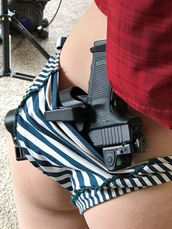 Girls with guns leaked private photo uncensored HD quality