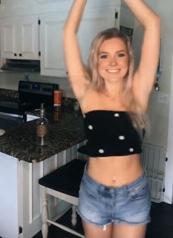 Hailey malles page leaked private photo uncensored HD quality