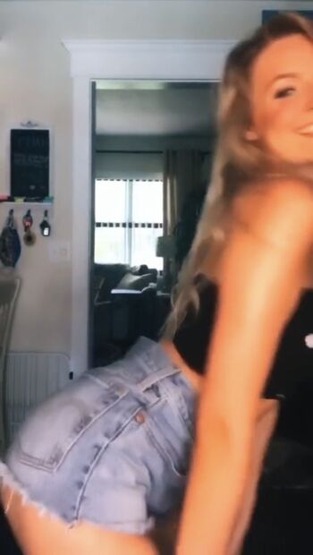 Hailey malles page leaked private photo uncensored HD quality