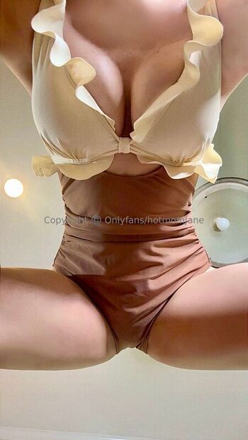 Hotmomjane page leaked private photo uncensored HD quality