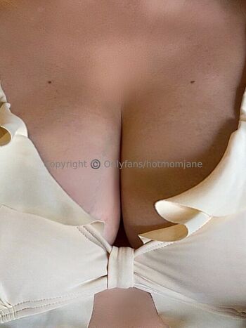 Hotmomjane page leaked private photo uncensored HD quality