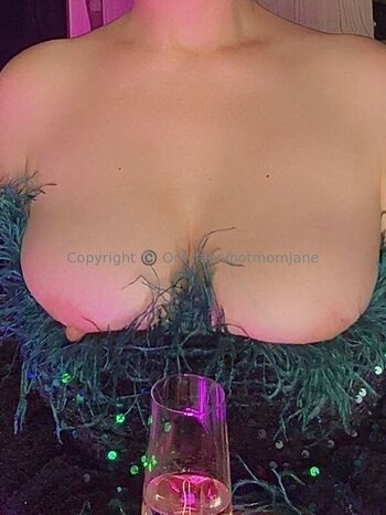 Hotmomjane page leaked private photo uncensored HD quality