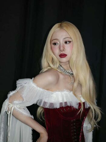 Huh yunjin  page leaked private photo uncensored HD quality