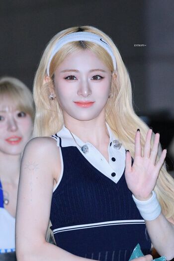 Huh yunjin  page leaked private photo uncensored HD quality