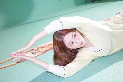 Huh yunjin  page leaked private photo uncensored HD quality