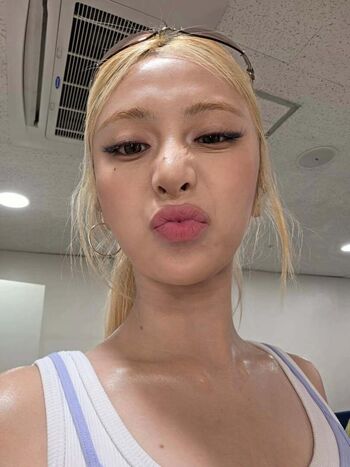Huh yunjin  page leaked private photo uncensored HD quality