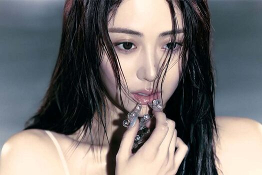Huh yunjin  page leaked private photo uncensored HD quality