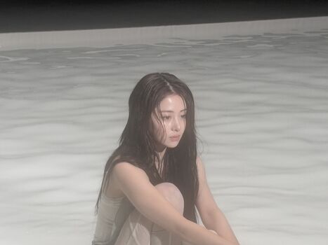 Huh yunjin  page leaked private photo uncensored HD quality