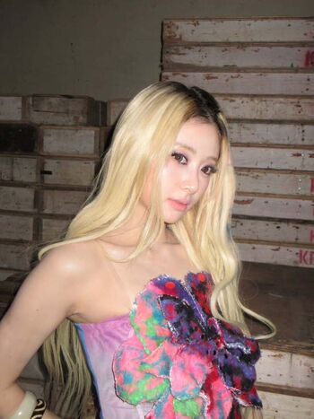 Huh yunjin  page leaked private photo uncensored HD quality
