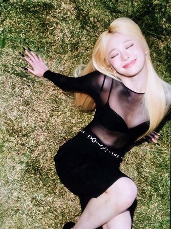 Huh yunjin  page leaked private photo uncensored HD quality