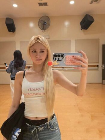 Huh yunjin leaked private photo uncensored HD quality