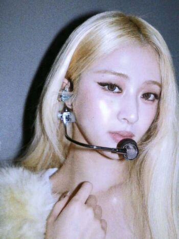 Huh yunjin leaked private photo uncensored HD quality