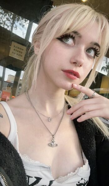 Iluvmeww page leaked private photo uncensored HD quality