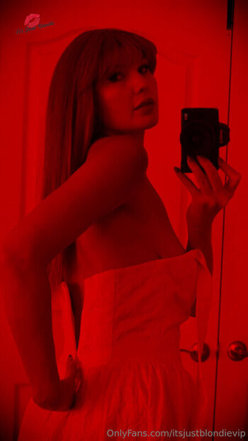 Itsjustblondie leaked private photo uncensored HD quality